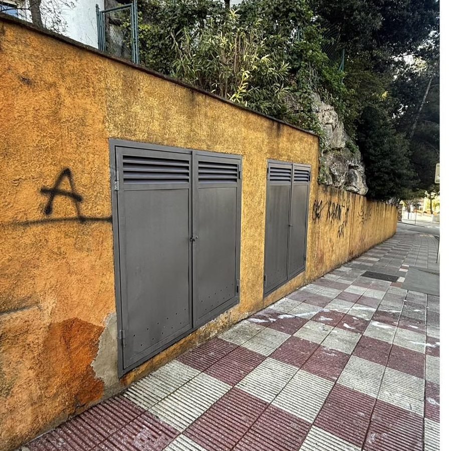 Puertas de cuartos de contadores fabricadas a medida